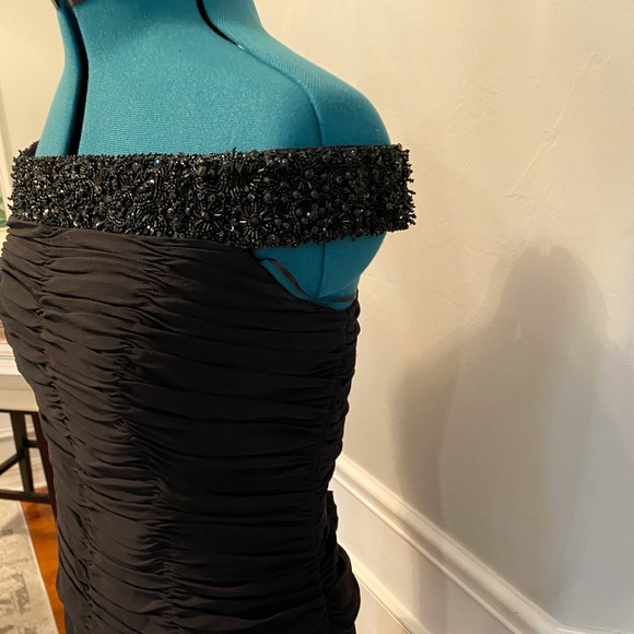 Escada Couture long silk/bead gown. - Picture 7 of 8